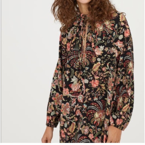 H&M Crepe Dress with pockets. Excellent Condtion - Picture 3 of 9